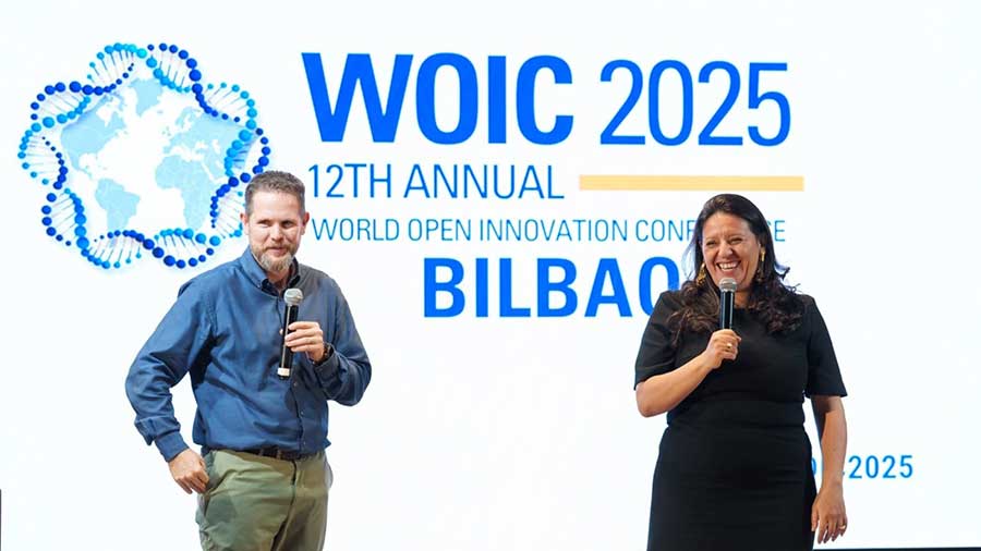 Conference MC Marcel Bogers and Marisol Menendez